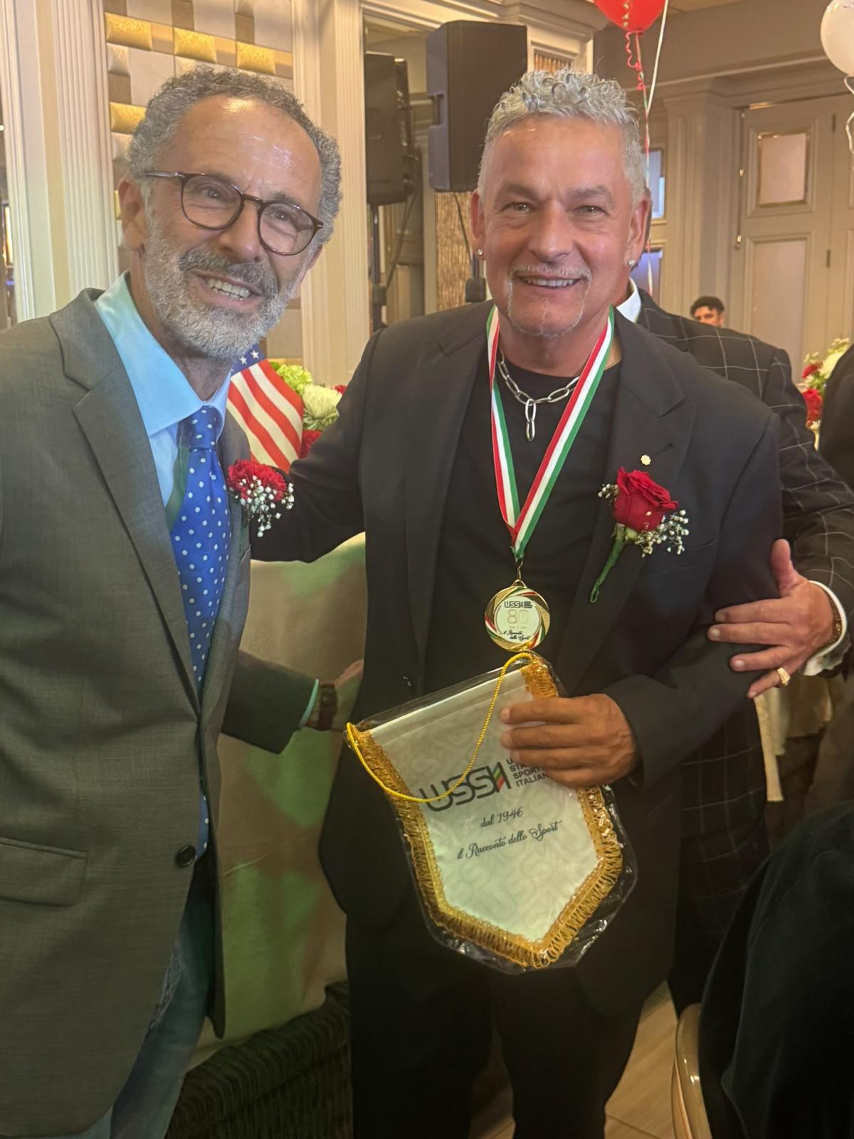 Premio Ussi a Roby Baggio al Columbus Day a New York